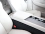 Volvo XC60 2.0 T6 Plug-in hybrid AWD Plus Bright | Panoramisch schuif/kanteldak | Stoel & stuurwielverwarming | Elektrisch verstelbare stoelen incl. geheugen | Parkassist voor & achter | | Parkassist camera | Semi elektrische trekhaak | Par