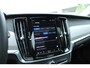 Volvo V90 2.0 T6 Plug-in hybrid AWD Ultra Dark | Head-up Display | Stuur + Stoelverwarming | Harman & Kardon | Keyless | Adaptieve cruise control incl. BLIS |