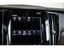 Volvo XC60 B5 Automaat Business Pro | Trekhaak | 360° parkeercamera | Adaptive cruise control | BLIS | Stoelverwarming | Stuurwielverwarming | Navigatie | Maroon lederen bekleding | Comfortstoelen |