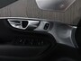 Volvo XC90 T8 Recharge AWD Ultimate Dark | Full Option! | Bowers & Wilkins | trekhaak | Gelamineerde zijruiten| Luchtvering | Head-Up Display | Stoel & stuurwielverwarming | Achterbankverwarming | Adaptieve cruise control incl. BLIS