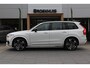 Volvo XC90 T8 Recharge AWD Ultimate Dark | Full Option! | Bowers & Wilkins | trekhaak | Gelamineerde zijruiten| Luchtvering | Head-Up Display | Stoel & stuurwielverwarming | Achterbankverwarming | Adaptieve cruise control incl. BLIS