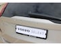 Volvo XC90 T8 Automaat Plug-in hybrid AWD Ultra Bright Verwarmbare voorstoelen | Ventileerbare voorstoelen | Verwarmbaar stuurwiel | Verwarmbare achterbank | Premium audio by Bowers & Wilkins | Luchtvering | Rondom zichtcamera | 20 inch Lichtmetalen velgen | Alarmklasse 3