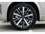 Volvo XC90 T8 Automaat Plug-in hybrid AWD Ultra Bright Verwarmbare voorstoelen | Ventileerbare voorstoelen | Verwarmbaar stuurwiel | Verwarmbare achterbank | Premium audio by Bowers & Wilkins | Luchtvering | Rondom zichtcamera | 20 inch Lichtmetalen velgen | Alarmklasse 3
