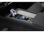 Volvo XC90 T8 Automaat Plug-in hybrid AWD Ultra Bright Verwarmbare voorstoelen | Ventileerbare voorstoelen | Verwarmbaar stuurwiel | Verwarmbare achterbank | Premium audio by Bowers & Wilkins | Luchtvering | Rondom zichtcamera | 20 inch Lichtmetalen velgen | Alarmklasse 3