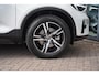 Volvo XC40 2.0 B4 Plus Dark | 2.000 kg trekgewicht! |  Trekhaak elektrisch | Adaptieve Cruise Control | Pilot Assist | Elektrisch verstelbare stoelen + Geheugen | Harman/Kardon Audio | Stoel & Stuurverwarming | Google Services | Keyless Entry| Elektrische achterklep
