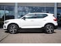 Volvo XC40 2.0 B4 Plus Dark | 2.000 kg trekgewicht! |  Trekhaak elektrisch | Adaptieve Cruise Control | Pilot Assist | Elektrisch verstelbare stoelen + Geheugen | Harman/Kardon Audio | Stoel & Stuurverwarming | Google Services | Keyless Entry| Elektrische achterklep