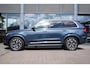 Volvo XC90 2.0 T8 Plug-in hybrid AWD Ultra Dark | Luchtvering | Bowers & Wilkins | Panoramadak | Stoelen verwarmd & Geventileerd | Head-Up Display | 360 Camera | Stoelmassage | Keyless Entry | Stuurverwarming