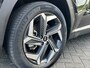 Hyundai Tucson 1.6 T-GDI 265pk PHEV Premium Sky 4WD | Leder | Carplay | Climate | Keyless | Navigatie | Elek. Klep | Full - Led | 360 Camera | KRELL Audio | Elek. Stoelen | 19" Lichtmetaal | Winterpakket | Stoelventilatie | Panoramadak | Dodehoek Detectie | Digitale Cockpit | Adapt. Cruisecontrol | Parkeer Assistent | 1e Eigenaar
