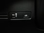 Volvo XC40 B4 AWD 211pk R-Design / Nubuck / Camera achter / Trekhaak / BLIS / ACC / Elektr. Achterklep / Alarm klasse 3 / Lane Keeping Aid / Verw. Voorruit /