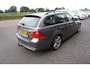 BMW 3-Serie Touring 316I BUSINESSLINE ORIGINEEL NEDERLANDS NAVIGATIE TREKHAAK ECC AIRCO CRUISECONTROL BLUETOOTH PARKEERSENSOREN 18INCH 4X ELECTR.RAMEN-SPIEGELS