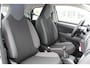 Toyota Aygo 1.0-70pk VVT-i x-fun 5drs. Keurige Toyota Aygo 5drs. Slechts 24,- wegenbelasting per mnd.  Airco, metallic lak, 5 deuren, ABS/ESP, telefoonvoorb., USB, elektr. ramen voor, centr. vergr. afst. bed.