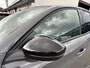 Peugeot 208 1.2 Turbo 100 PK Allure 6-Bak | Navigatie via Telefoon | Stoelverwarming | 360 Graden Camera | Adaptieve Cruise Control | LED Verlichting | Climate Control | Dode Hoek Detectie | Voor + Achter Parkeersensoren | 16" Lichtmetalen Velgen |