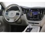 Volvo XC60 T6 AWD Recharge Inscription | Panoramadak met schuif-/kantelfunctie | Premium audio by Harman Kardon | Verwarmbare voorstoelen en stuurwiel | Adaptive Cruise Control & Pilot Assist | Park Assist voor en achter & Camera achter |