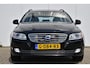 Volvo V70 2.0 T4 Classic Edition Intellisafe | Schuifdak | Trekhaak | Standkachel | Spoiler | Dealer Onderhouden!