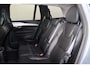 Volvo XC90 T8 Recharge AWD Ultimate Bright - LONG RANGE - Panorama/schuifdak - IntelliSafe Assist & Surround - 360º Camera - Harman/Kardon audio - Adaptieve LED koplampen - Verwarmde voorstoelen, stuur & achterbank - Parkeersensoren voor & achter - Elektr. bedienb. voorstoelen met geheugen - Head up display - Draadloze tel. lader - Standkachel - Extra getint glas - 20' LMV