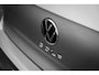 Volkswagen Golf Life Edition eHybrid | 'App-Connect' draadloze smartphone integratie | Achterbank in ongelijke delen neerklapbaar incl. middenarmsteun en doorlaadmogelijkheid | Achteruitrijcamera (Rear View)