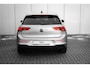 Volkswagen Golf Life Edition eHybrid | 'App-Connect' draadloze smartphone integratie | Achterbank in ongelijke delen neerklapbaar incl. middenarmsteun en doorlaadmogelijkheid | Achteruitrijcamera (Rear View)