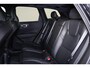 Volvo XC60 T6 Recharge AWD Ultra Black Edition - LONG RANGE - Panorama/schuifdak - IntelliSafe Assist & Surround - 360º Camera - Harman/Kardon audio - Adaptieve LED koplampen - Verwarmde voorstoelen & stuur - Parkeersensoren voor & achter - Elektr. bedienb. voorstoelen met geheugen - Head up display - Draadloze tel. lader - Extra getint glas - 21' LMV