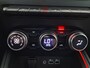 Renault Clio 1.0 TCe 90 Techno | Navigatie 9,3" | Climate Control | Cruise Control | Draadloze telefoonlader | Lichtmetalen velgen 17" | Parkeersensoren achter en achteruitrijcamera