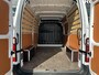 Renault Master 2.3 dCi 135 T35 L2H2 Work Edition | AIRCO | NAVIGATIE | PARKEER SENSOREN VOOR + ACHTER | TREKHAAK | CAMERA | LAADRUIMTE BETIMMERING |