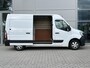 Renault Master 2.3 dCi 135 T35 L2H2 Work Edition | AIRCO | NAVIGATIE | PARKEER SENSOREN VOOR + ACHTER | TREKHAAK | CAMERA | LAADRUIMTE BETIMMERING |