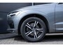 Volvo XC60 T5 Automaat R-Design | Verwarmbare voorstoelen | Parkeercamera | DAB+ | Apple Carplay/Android auto | Keyless entry | Elektrische achterklep | Sportonderstel | Navigatie | Alarm klasse 3 | BLIS