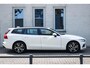 Volvo V60 B3 MILD HYBRID AUT. ESSENTIAL EDITION | | Google Maps navigatie | Trekhaak, semi elektrisch inklapbaar | Verwarmbare voorstoelen | Verwarmbaar stuurwiel | Buitenste achterstoelen verwarmbaar | Adapt. Cruise Control | LED |