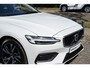 Volvo V60 B3 MILD HYBRID AUT. ESSENTIAL EDITION | | Google Maps navigatie | Trekhaak, semi elektrisch inklapbaar | Verwarmbare voorstoelen | Verwarmbaar stuurwiel | Buitenste achterstoelen verwarmbaar | Adapt. Cruise Control | LED |