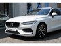 Volvo V60 B3 MILD HYBRID AUT. ESSENTIAL EDITION | | Google Maps navigatie | Trekhaak, semi elektrisch inklapbaar | Verwarmbare voorstoelen | Verwarmbaar stuurwiel | Buitenste achterstoelen verwarmbaar | Adapt. Cruise Control | LED |