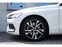 Volvo V60 B3 MILD HYBRID AUT. ESSENTIAL EDITION | | Google Maps navigatie | Trekhaak, semi elektrisch inklapbaar | Verwarmbare voorstoelen | Verwarmbaar stuurwiel | Buitenste achterstoelen verwarmbaar | Adapt. Cruise Control | LED |
