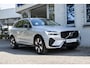 Volvo XC60 T6 Automaat Plug-in Hybride AWD Ultimate Dark Panoramadak met schuif-/kantelfunctie| Verwarmbare voorstoelen, achterbank en stuurwiel | Premium audio by Harman Kardon | Rondom zichtcamera | Elektrisch bedienbare voorstoelen met geheugen | Apple carplay/Android auto | DAB | BLIS | 20 inch lichtmetalen velgen