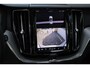 Volvo XC60 T6 Automaat Plug-in Hybride AWD Ultimate Dark Panoramadak met schuif-/kantelfunctie| Verwarmbare voorstoelen, achterbank en stuurwiel | Premium audio by Harman Kardon | Rondom zichtcamera | Elektrisch bedienbare voorstoelen met geheugen | Apple carplay/Android auto | DAB | BLIS | 20 inch lichtmetalen velgen