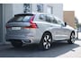 Volvo XC60 T6 Automaat Plug-in Hybride AWD Ultimate Dark Panoramadak met schuif-/kantelfunctie| Verwarmbare voorstoelen, achterbank en stuurwiel | Premium audio by Harman Kardon | Rondom zichtcamera | Elektrisch bedienbare voorstoelen met geheugen | Apple carplay/Android auto | DAB | BLIS | 20 inch lichtmetalen velgen