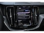 Volvo XC60 T6 Automaat Plug-in Hybride AWD Ultimate Dark Panoramadak met schuif-/kantelfunctie| Verwarmbare voorstoelen, achterbank en stuurwiel | Premium audio by Harman Kardon | Rondom zichtcamera | Elektrisch bedienbare voorstoelen met geheugen | Apple carplay/Android auto | DAB | BLIS | 20 inch lichtmetalen velgen