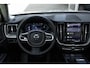 Volvo XC60 T6 Automaat Plug-in Hybride AWD Ultimate Dark Panoramadak met schuif-/kantelfunctie| Verwarmbare voorstoelen, achterbank en stuurwiel | Premium audio by Harman Kardon | Rondom zichtcamera | Elektrisch bedienbare voorstoelen met geheugen | Apple carplay/Android auto | DAB | BLIS | 20 inch lichtmetalen velgen