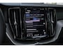 Volvo XC60 T6 Automaat Plug-in Hybride AWD Ultimate Dark Panoramadak met schuif-/kantelfunctie| Verwarmbare voorstoelen, achterbank en stuurwiel | Premium audio by Harman Kardon | Rondom zichtcamera | Elektrisch bedienbare voorstoelen met geheugen | Apple carplay/Android auto | DAB | BLIS | 20 inch lichtmetalen velgen