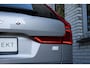 Volvo XC60 T6 Automaat Plug-in Hybride AWD Ultimate Dark Panoramadak met schuif-/kantelfunctie| Verwarmbare voorstoelen, achterbank en stuurwiel | Premium audio by Harman Kardon | Rondom zichtcamera | Elektrisch bedienbare voorstoelen met geheugen | Apple carplay/Android auto | DAB | BLIS | 20 inch lichtmetalen velgen