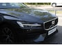 Volvo V60 B3 MILD HYBRID AUT. ESSENTIAL | Google Maps navigatie | Parkeercamera | Apple Carplay | Verwarmbaar stuurwiel | Verwarmbare voorstoelen | Buitenste zitplaatsen achter verwarmbaar |