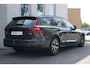 Volvo V60 B3 MILD HYBRID AUT. ESSENTIAL | Google Maps navigatie | Parkeercamera | Apple Carplay | Verwarmbaar stuurwiel | Verwarmbare voorstoelen | Buitenste zitplaatsen achter verwarmbaar |