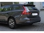 Volvo V60 B3 MILD HYBRID AUT. ESSENTIAL | Google Maps navigatie | Parkeercamera | Apple Carplay | Verwarmbaar stuurwiel | Verwarmbare voorstoelen | Buitenste zitplaatsen achter verwarmbaar |