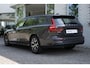 Volvo V60 B3 MILD HYBRID AUT. ESSENTIAL | Google Maps navigatie | Parkeercamera | Apple Carplay | Verwarmbaar stuurwiel | Verwarmbare voorstoelen | Buitenste zitplaatsen achter verwarmbaar |
