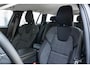 Volvo V60 B3 MILD HYBRID AUT. ESSENTIAL | Google Maps navigatie | Parkeercamera | Apple Carplay | Verwarmbaar stuurwiel | Verwarmbare voorstoelen | Buitenste zitplaatsen achter verwarmbaar |