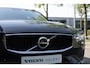 Volvo V60 B3 MILD HYBRID AUT. ESSENTIAL | Google Maps navigatie | Parkeercamera | Apple Carplay | Verwarmbaar stuurwiel | Verwarmbare voorstoelen | Buitenste zitplaatsen achter verwarmbaar |