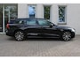 Volvo V60 T6 Plug-In Hybrid Aut. AWD Plus Dark | Onyx Black Metallic | 360° camera | BLIS | Adapt. Cruise Control | Elek. Bed. stoelen met memory | Google-Maps navigatie | Glazen pook | Verwarmbare voor- en achterstoelen | Harman Kardon premium audio | Leder-pakket