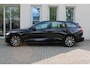 Volvo V60 T6 Plug-In Hybrid Aut. AWD Plus Dark | Onyx Black Metallic | 360° camera | BLIS | Adapt. Cruise Control | Elek. Bed. stoelen met memory | Google-Maps navigatie | Glazen pook | Verwarmbare voor- en achterstoelen | Harman Kardon premium audio | Leder-pakket