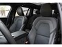 Volvo V60 T8 Automaat Twin Engine AWD Aut Ultimate Dark | Premium Audio by Bowers en Wilkins | Panoramadak | Semi Electrische Trekhaak | Verwarmbare voorstoelen, achterbank en stuurwiel | Adaptieve Cruise control | Head Up display | Rondomzicht Camera | Blind Spot | Alarmklasse 3 | 19 inch Lichtmetalen velgen
