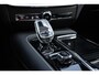 Volvo V60 T8 Automaat Twin Engine AWD Aut Ultimate Dark | Premium Audio by Bowers en Wilkins | Panoramadak | Semi Electrische Trekhaak | Verwarmbare voorstoelen, achterbank en stuurwiel | Adaptieve Cruise control | Head Up display | Rondomzicht Camera | Blind Spot | Alarmklasse 3 | 19 inch Lichtmetalen velgen