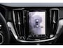 Volvo V60 T8 Automaat Twin Engine AWD Aut Ultimate Dark | Premium Audio by Bowers en Wilkins | Panoramadak | Semi Electrische Trekhaak | Verwarmbare voorstoelen, achterbank en stuurwiel | Adaptieve Cruise control | Head Up display | Rondomzicht Camera | Blind Spot | Alarmklasse 3 | 19 inch Lichtmetalen velgen