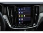 Volvo V60 T8 Automaat Twin Engine AWD Aut Ultimate Dark | Premium Audio by Bowers en Wilkins | Panoramadak | Semi Electrische Trekhaak | Verwarmbare voorstoelen, achterbank en stuurwiel | Adaptieve Cruise control | Head Up display | Rondomzicht Camera | Blind Spot | Alarmklasse 3 | 19 inch Lichtmetalen velgen