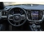 Volvo V60 T8 Automaat Twin Engine AWD Aut Ultimate Dark | Premium Audio by Bowers en Wilkins | Panoramadak | Semi Electrische Trekhaak | Verwarmbare voorstoelen, achterbank en stuurwiel | Adaptieve Cruise control | Head Up display | Rondomzicht Camera | Blind Spot | Alarmklasse 3 | 19 inch Lichtmetalen velgen